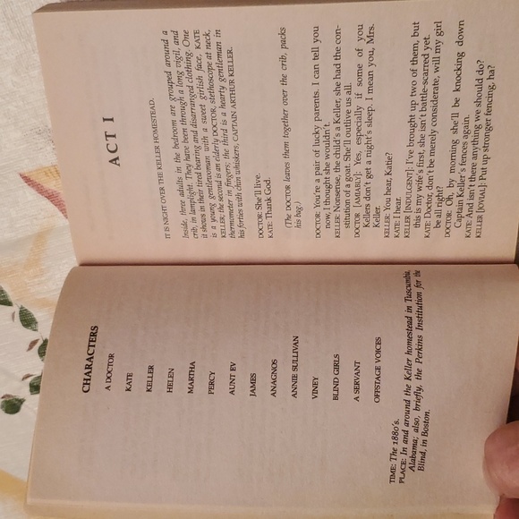 2/$8 📚 The Miracle Worker A Play By William Gibson - Picture 11 of 11